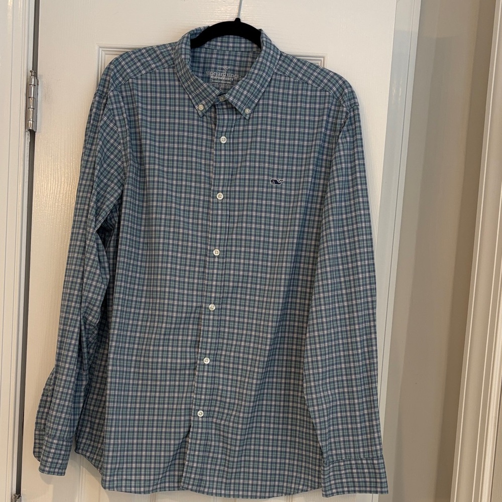 Vineyard Vines Men's Performance  Classic Fit Whale Shirt size Large